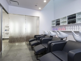 理发店洗头床尺寸一般是多少？北京工装公司分享理发店装修知识